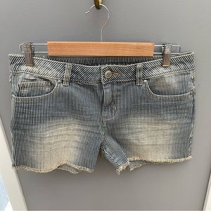 LC Lauren Conrad Blue and White Striped Shorts - Size 8